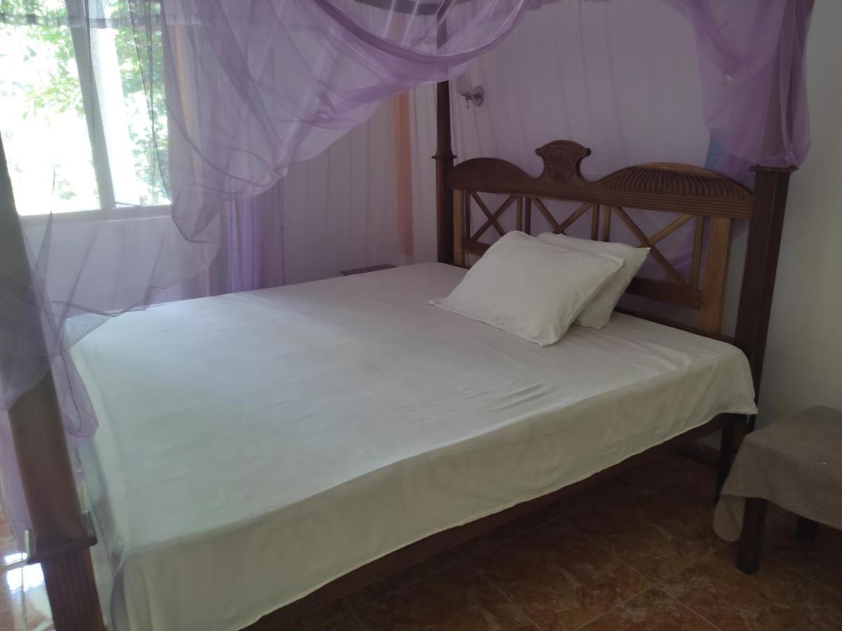 The Villa Utopia Hikkaduwa Szoba fotó